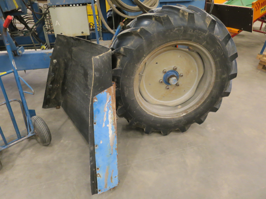 5490 Asa-Lift carrot harvester with bunker