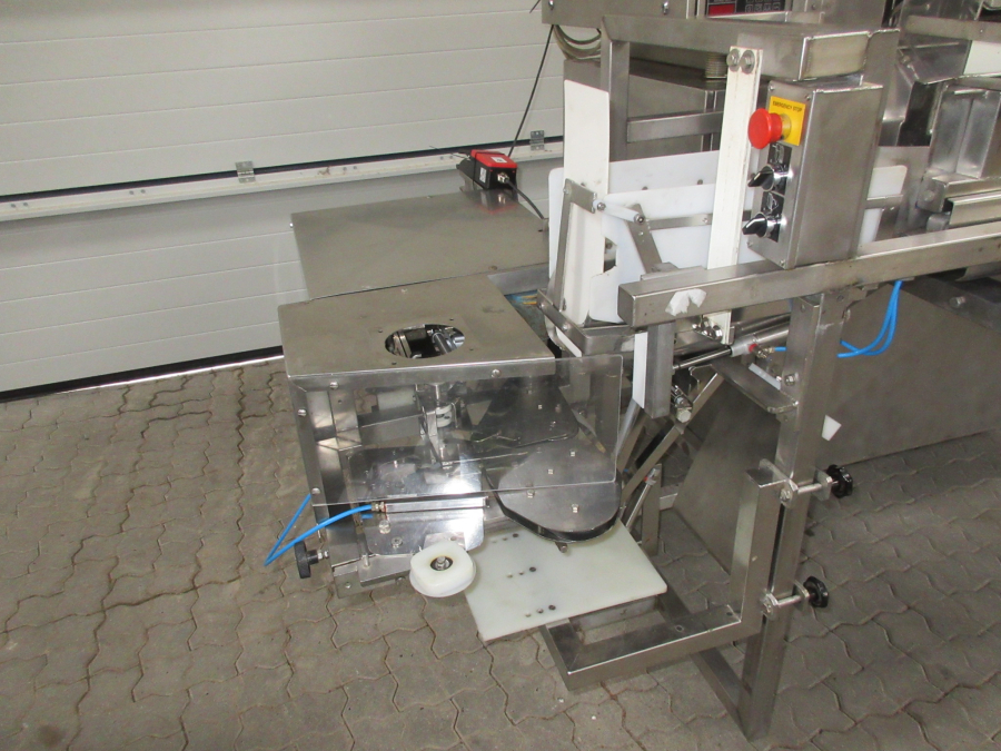 5500 Newtec 2008 with G45 tape twister bagger