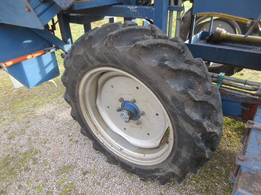 5501 Asa-Lift carrot harvester T90B with bunker