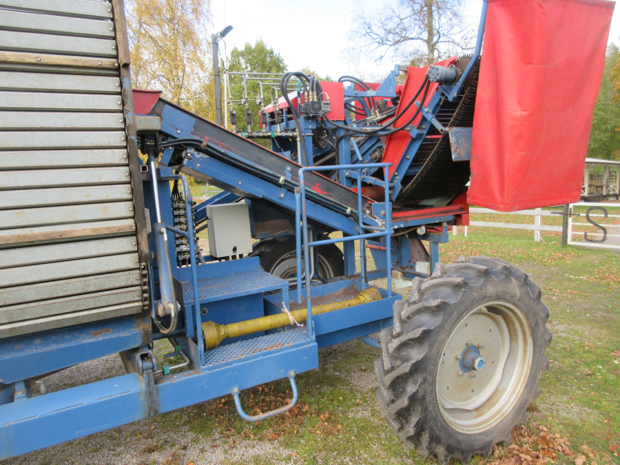 5501 Asa-Lift carrot harvester T90B with bunker