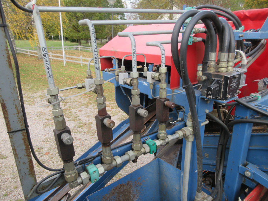 5501 Asa-Lift carrot harvester T90B with bunker