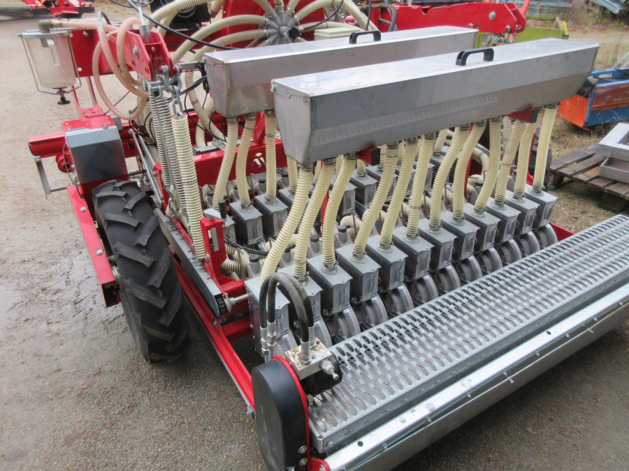 5511 Agricola Italiana AI-640 SNT precision seeder