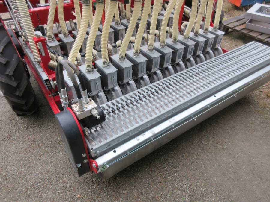 5511 Agricola Italiana AI-640 SNT precision seeder