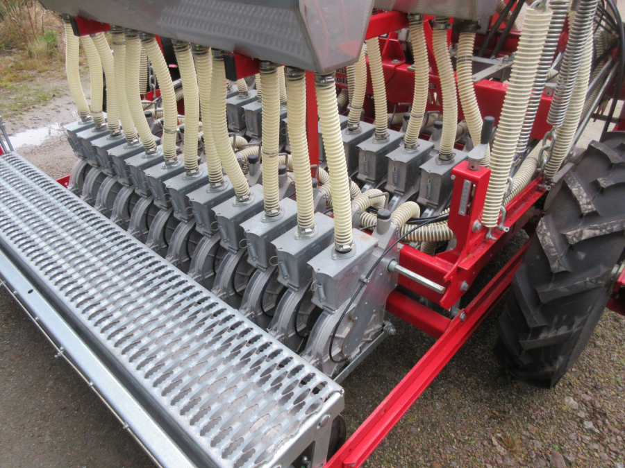 5511 Agricola Italiana AI-640 SNT precision seeder