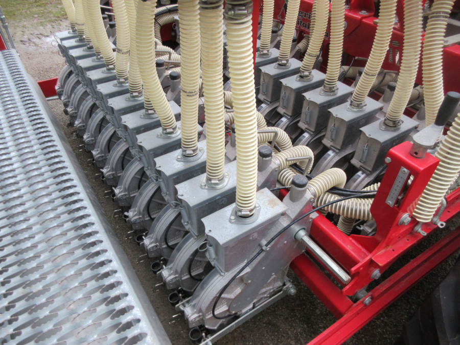 5511 Agricola Italiana AI-640 SNT precision seeder