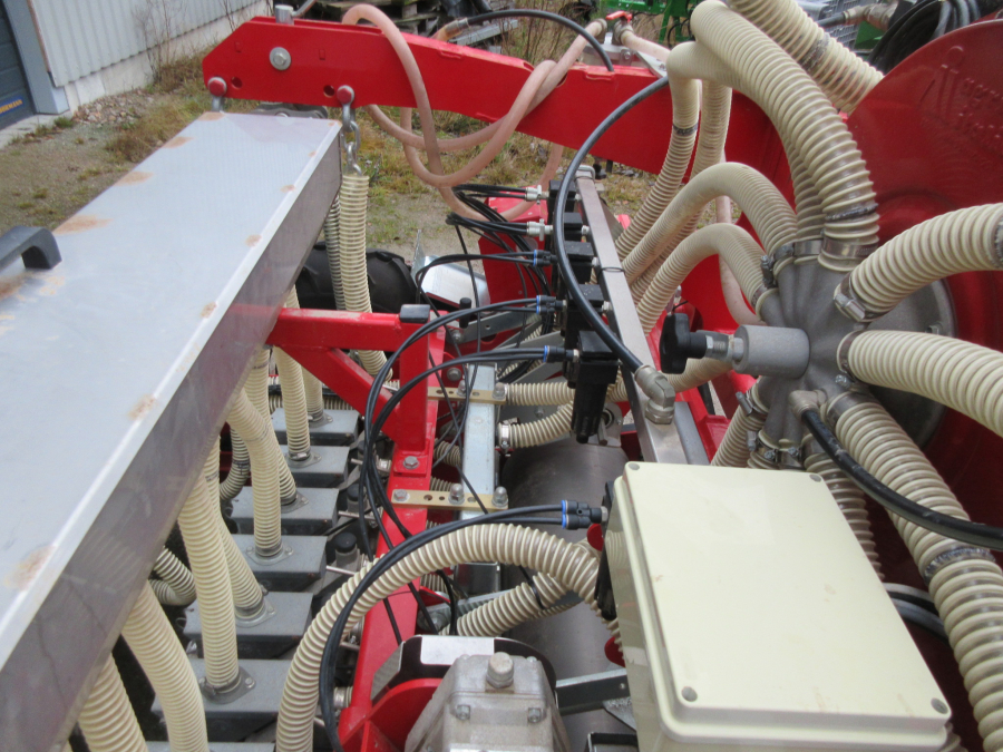 5511 Agricola Italiana AI-640 SNT precision seeder