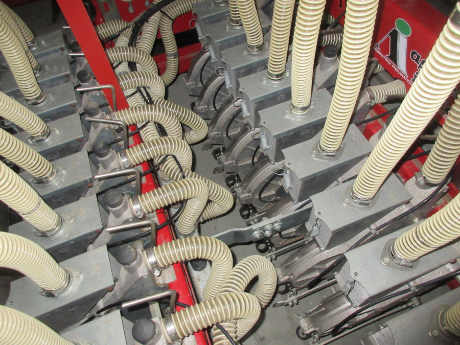 5511 Agricola Italiana AI-640 SNT precision seeder