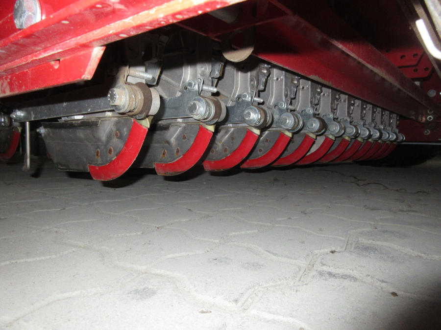 5511 Agricola Italiana AI-640 SNT precision seeder