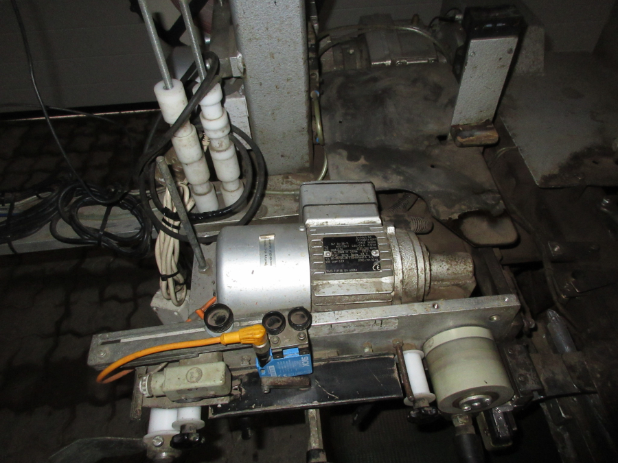 5516 C-Pack VAC 929 Clipautomat