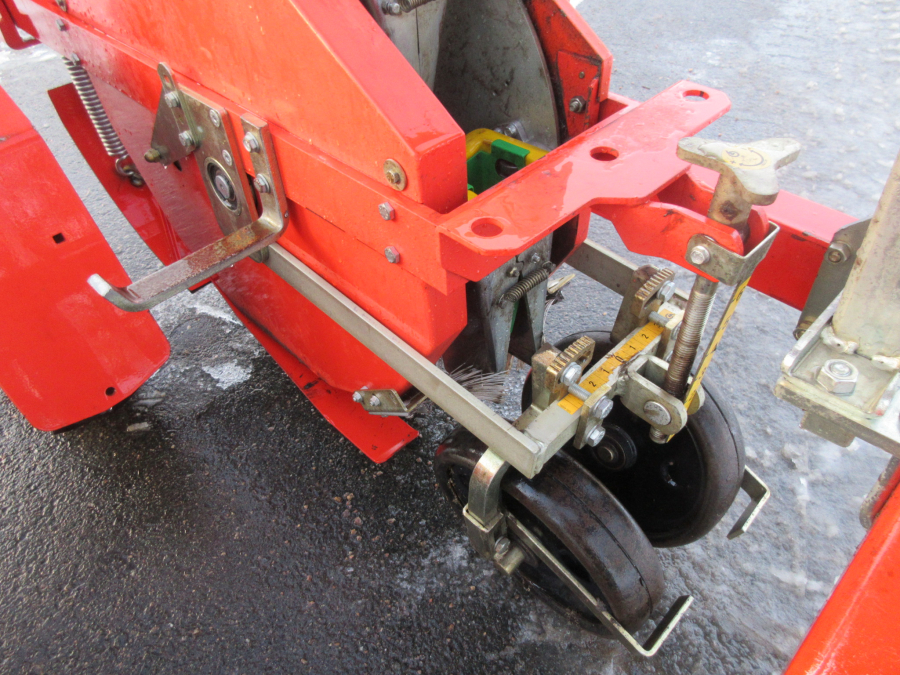 5537 Checchi & Magli Wolf Pflanzmaschine
