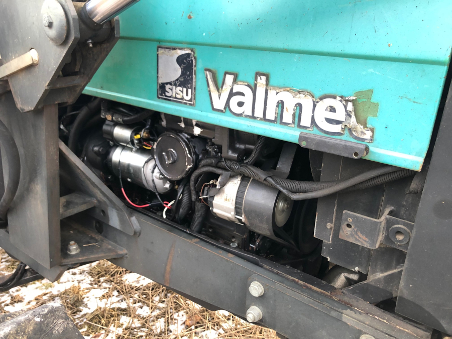 5542 Traktor Valmet 465 4WD mit Moheda Rückewagen