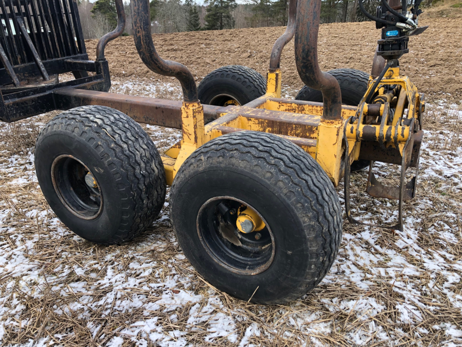 5542 Traktor Valmet 465 4WD mit Moheda Rückewagen