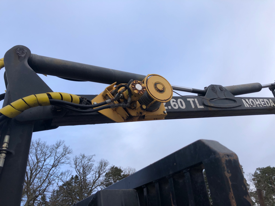 5542 Traktor Valmet 465 4WD mit Moheda Rückewagen