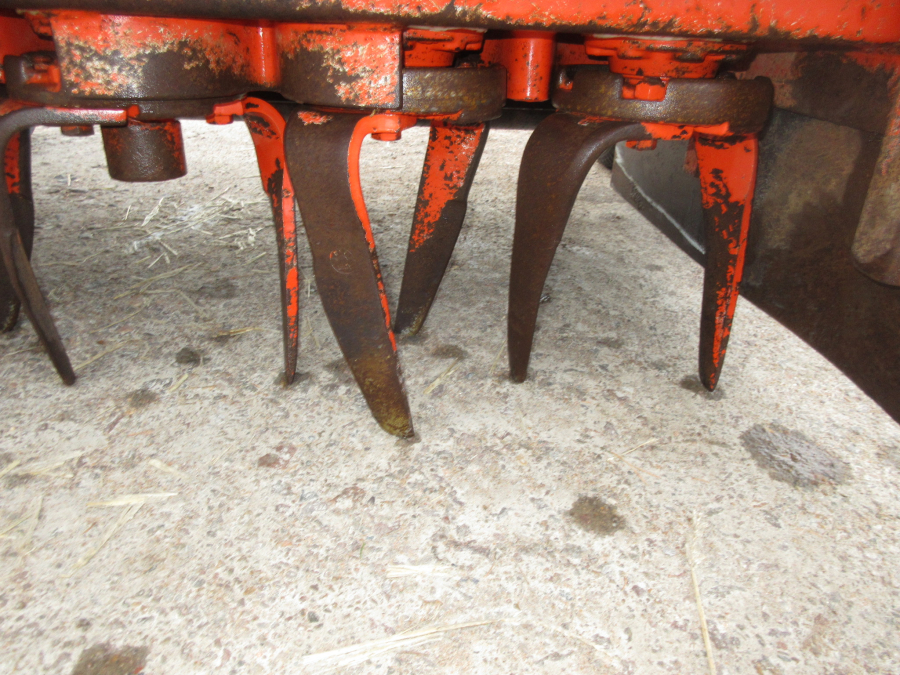 5544 EMY bed former with power harrow
