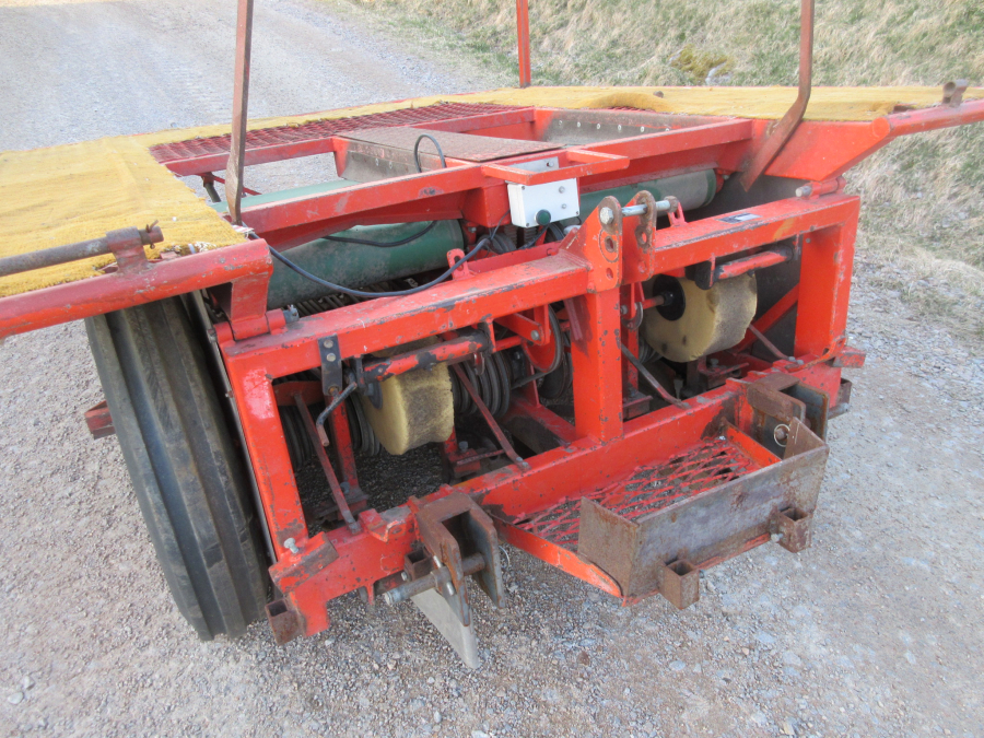 5594 Structural potato planter 2 row