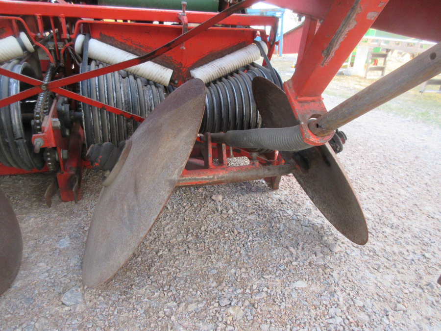 5594 Structural potato planter 2 row
