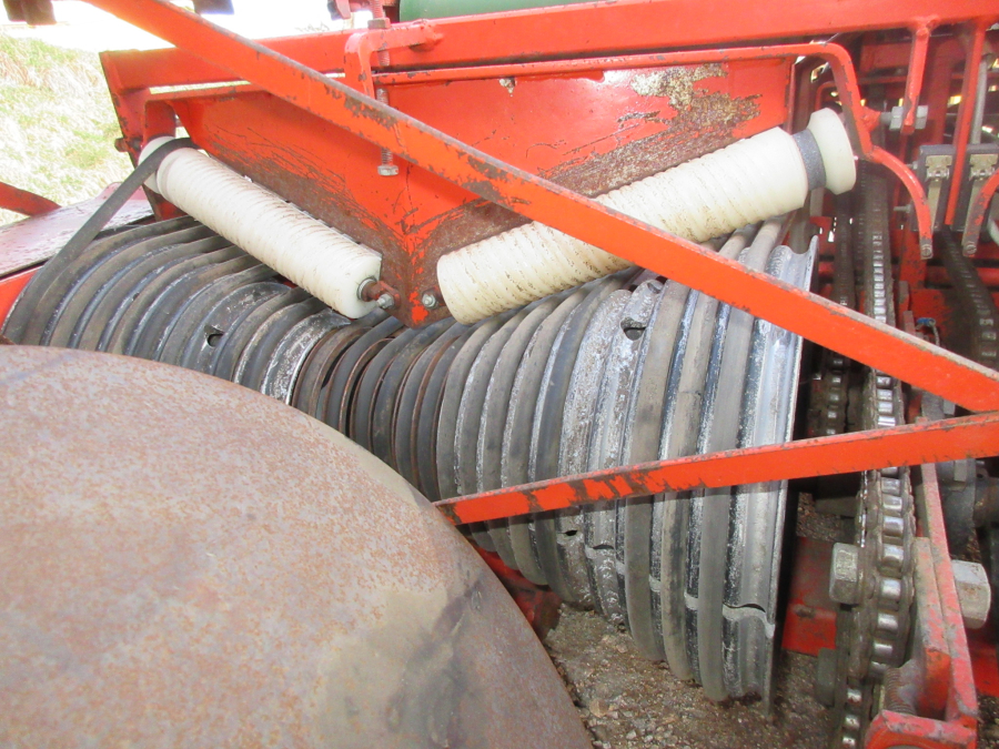5594 Structural potato planter 2 row