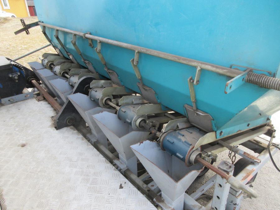 5616 Haarby onion planter 6 row