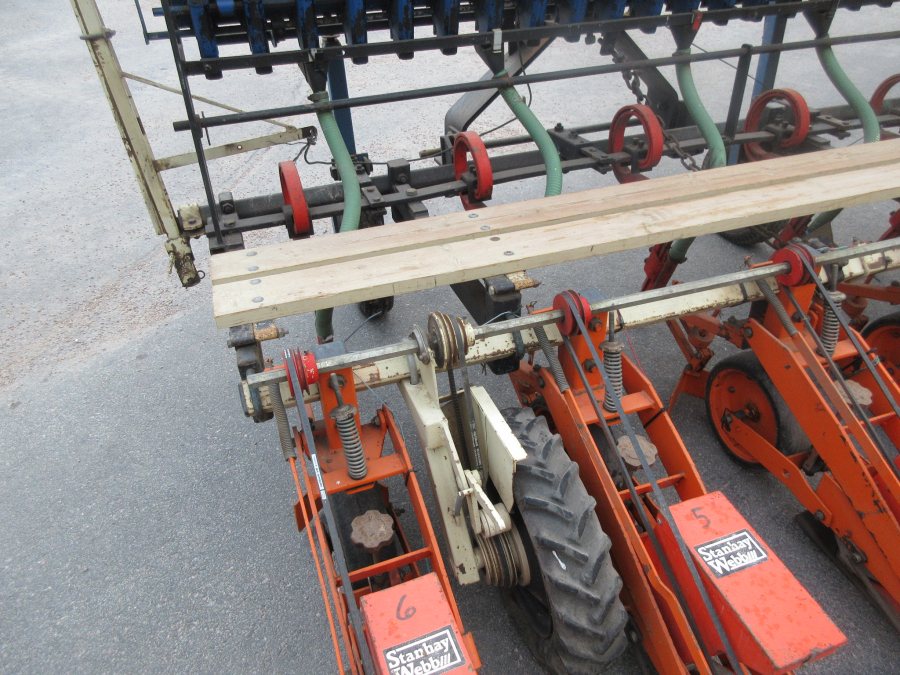 5622 Stanhay precision seeder 6 row