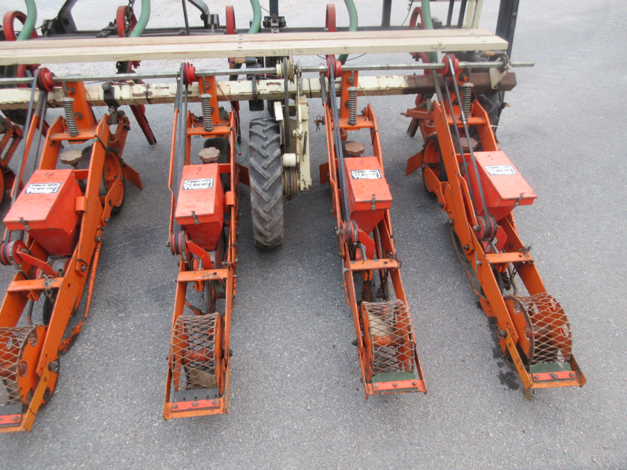 5622 Stanhay precision seeder 6 row