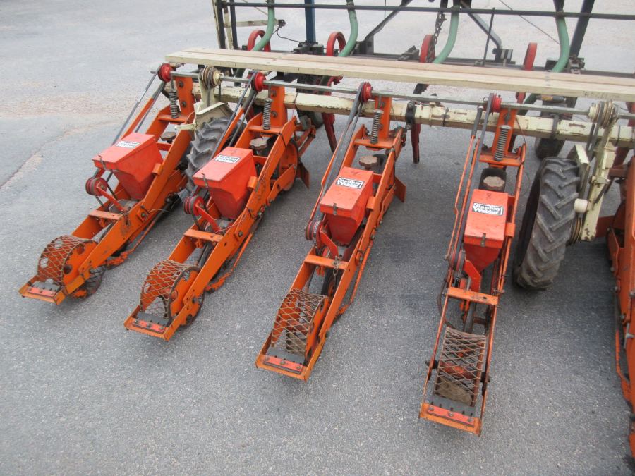 5622 Stanhay precision seeder 6 row