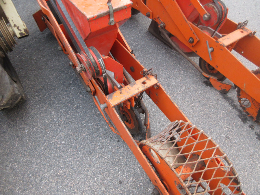 5622 Stanhay precision seeder 6 row