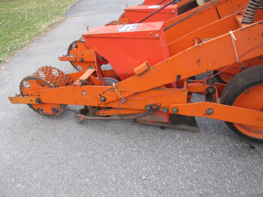 5622 Stanhay precision seeder 6 row