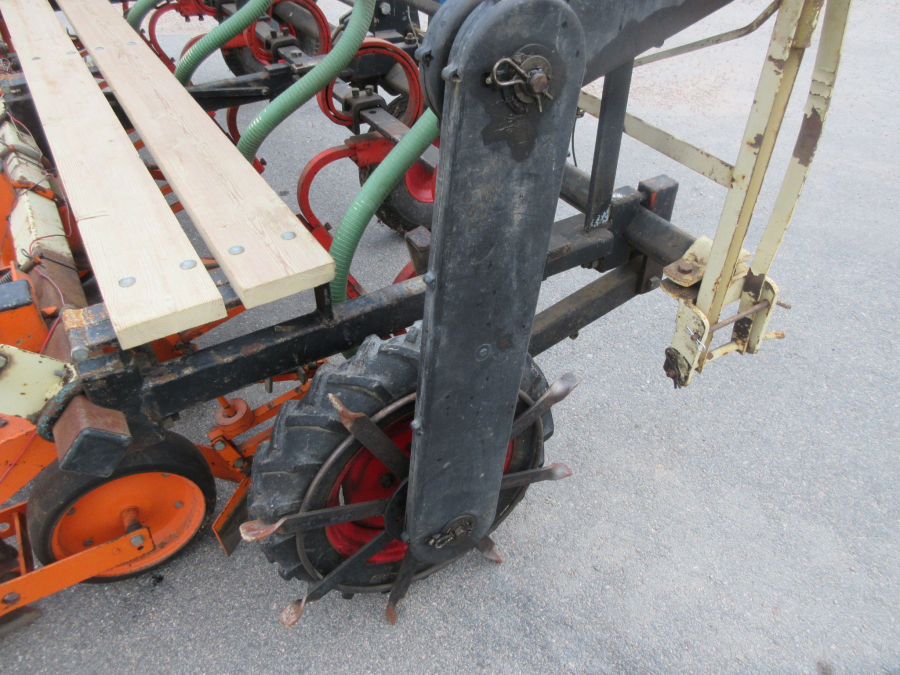 5622 Stanhay precision seeder 6 row