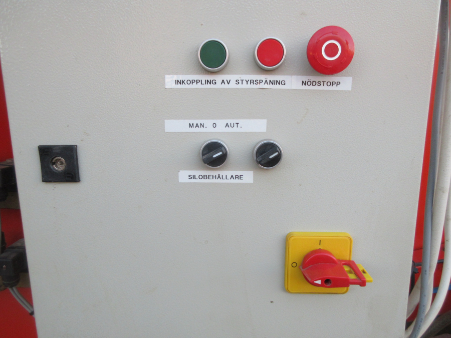 5627 EKKO Förderbunker mit EMVE Kistenkipper
