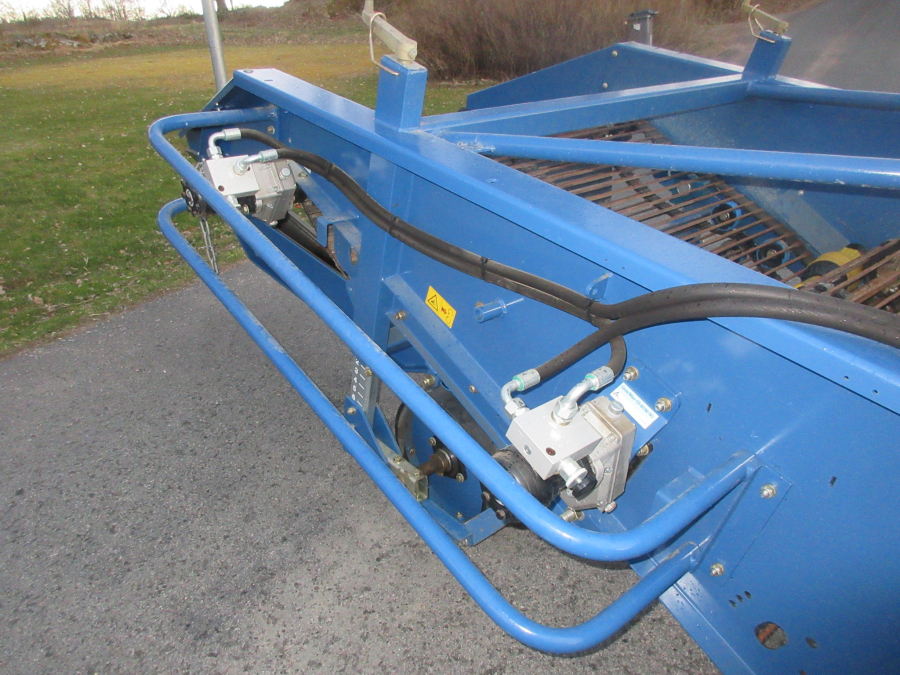 5648 Asa-Lift onion windrower WR-135