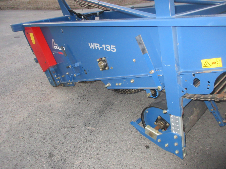 5648 Asa-Lift onion windrower WR-135