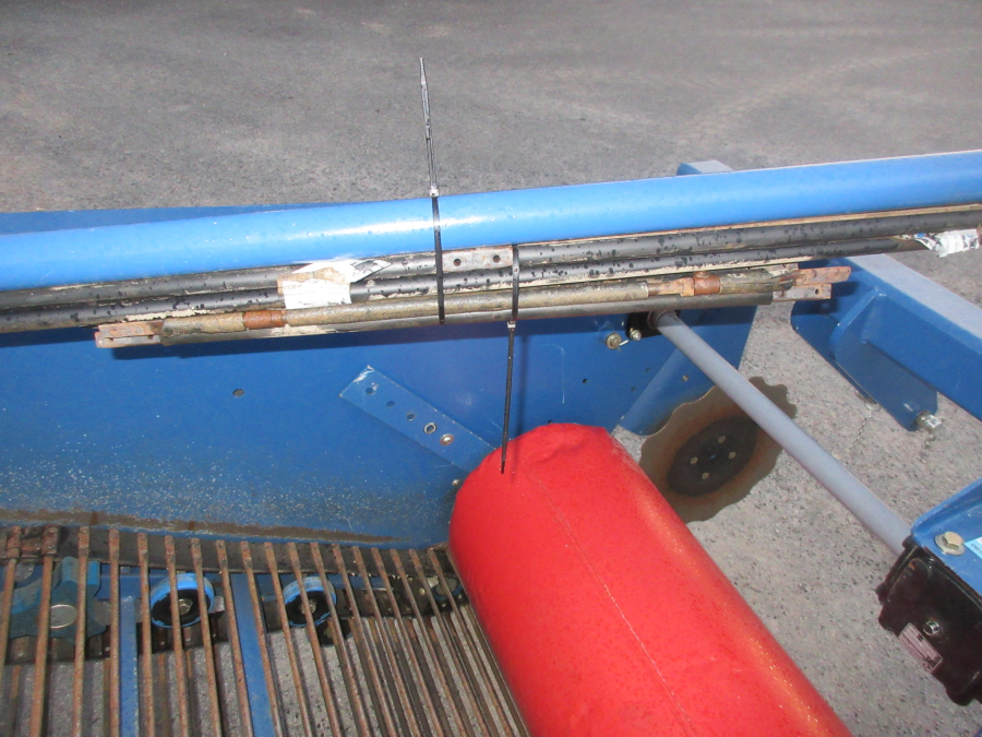5648 Asa-Lift onion windrower WR-135