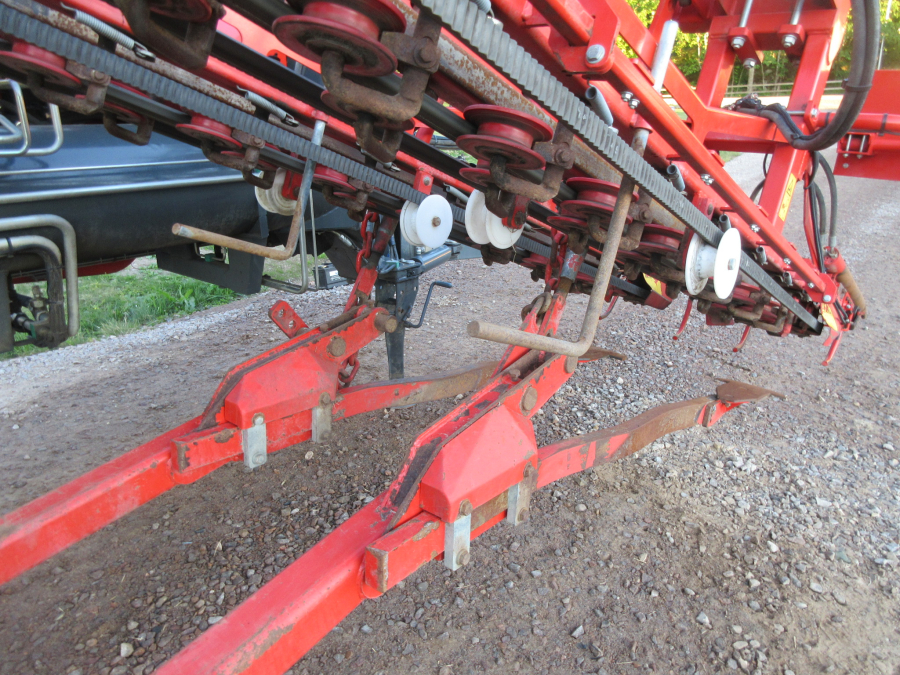 5662 Dewulf GKIIS carrot harvester 2 row with elevator