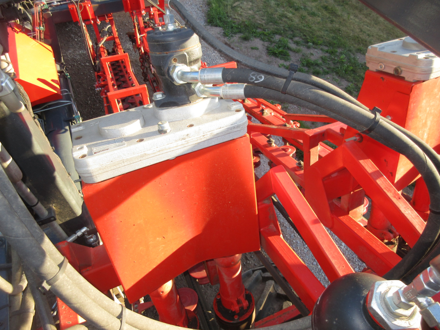 5662 Dewulf GKIIS carrot harvester 2 row with elevator