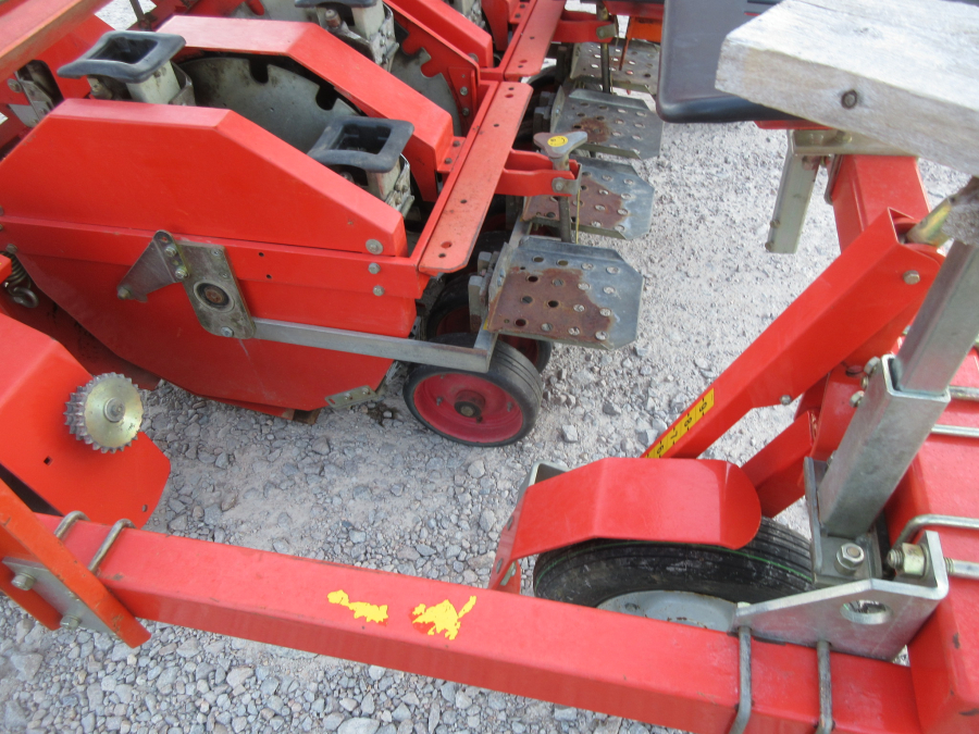 5695 Checchi & Magli Wolf B27 Pflanzmaschine