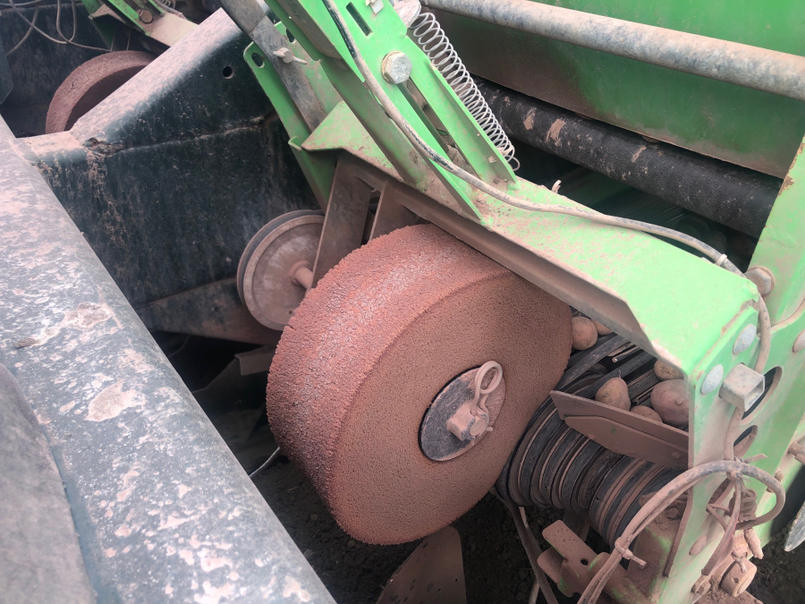 5717 Structural MS4000 potato planter