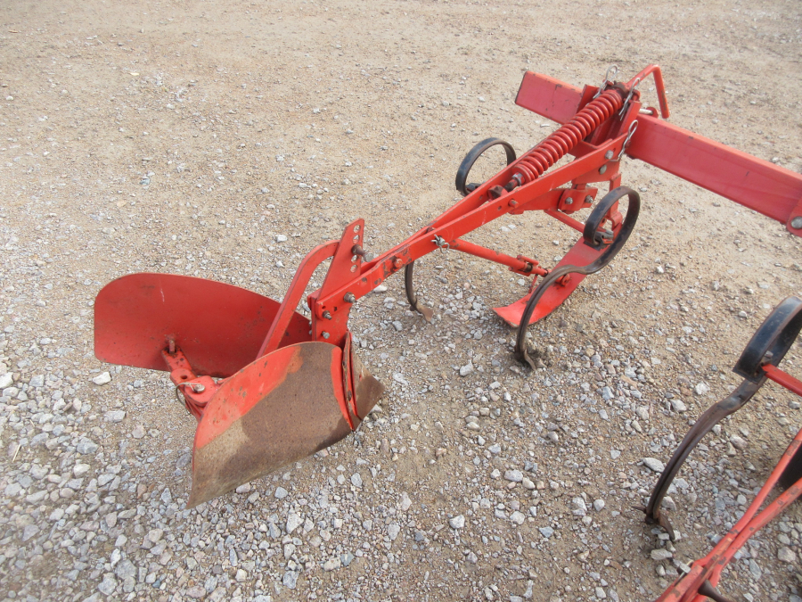 5721 Kverneland UN1100 potato ridger 4 row
