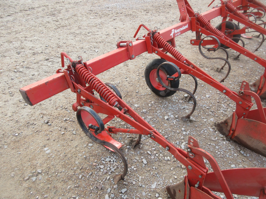 5721 Kverneland UN1100 potato ridger 4 row