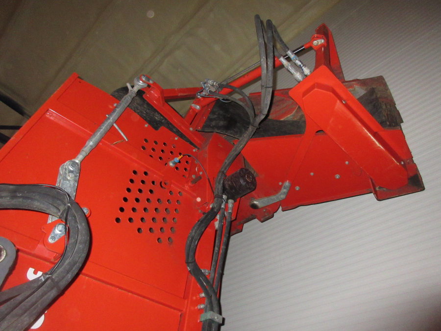 5739 Dewulf GBC carrot harvester 1 row with bunker