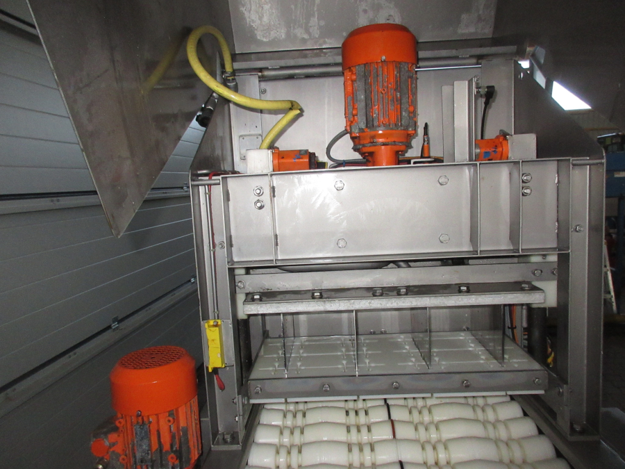 5747 Sormac DMA-60 potato halving machine
