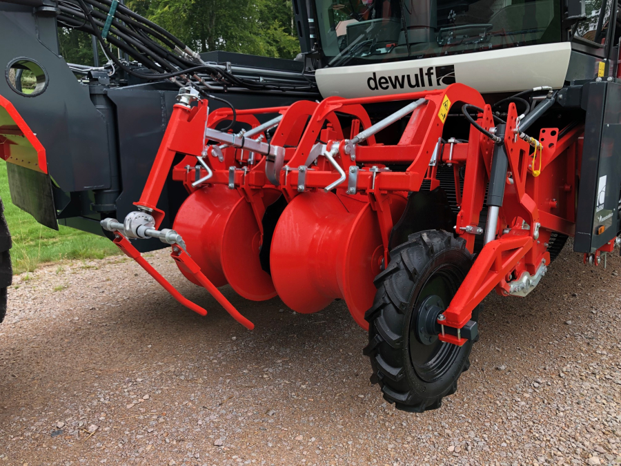 5751 Dewulf RA3060 potato harvester