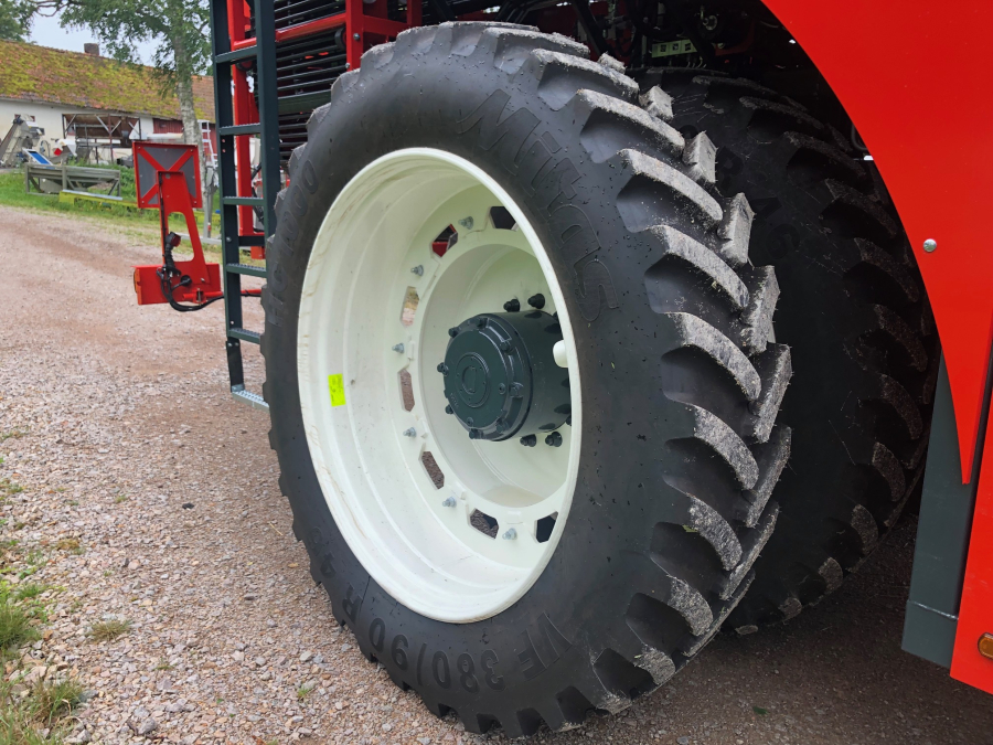 5751 Dewulf RA3060 potato harvester