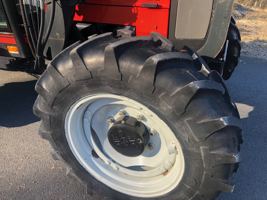 5753 Valtra 600 tractor 4WD with front loader