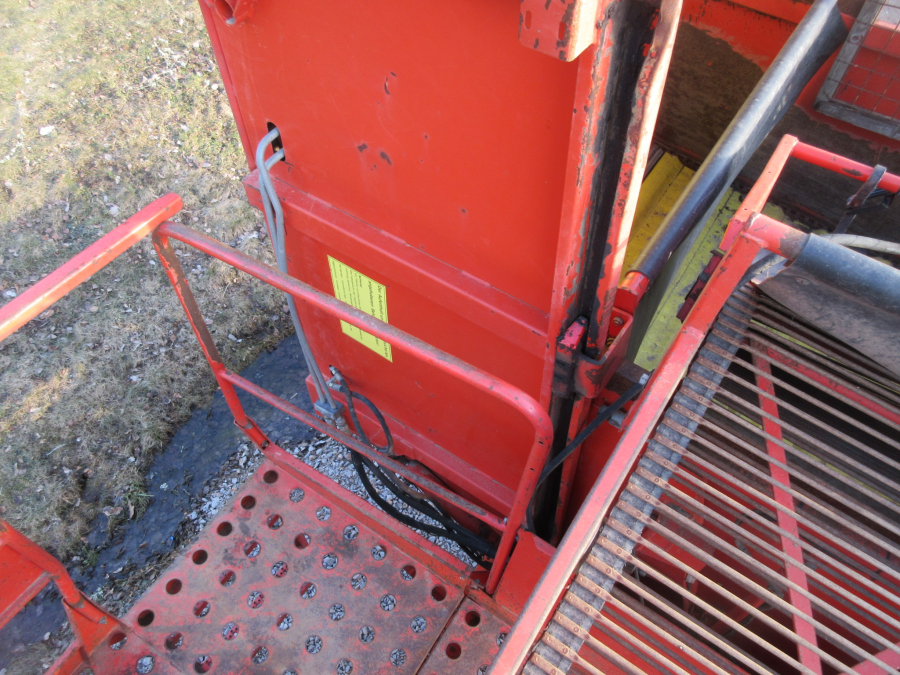 5797 Grimme SE75-30 potato harvester