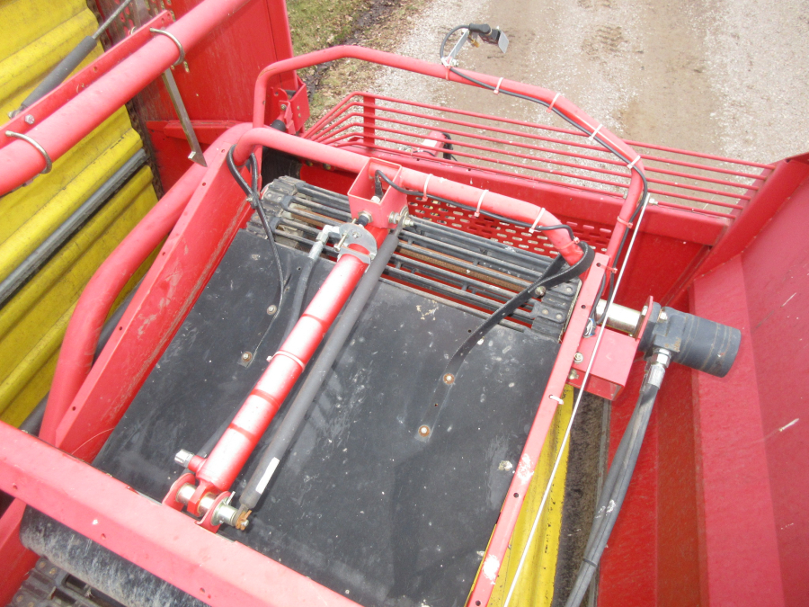 5798 Grimme SE140 potato harvester