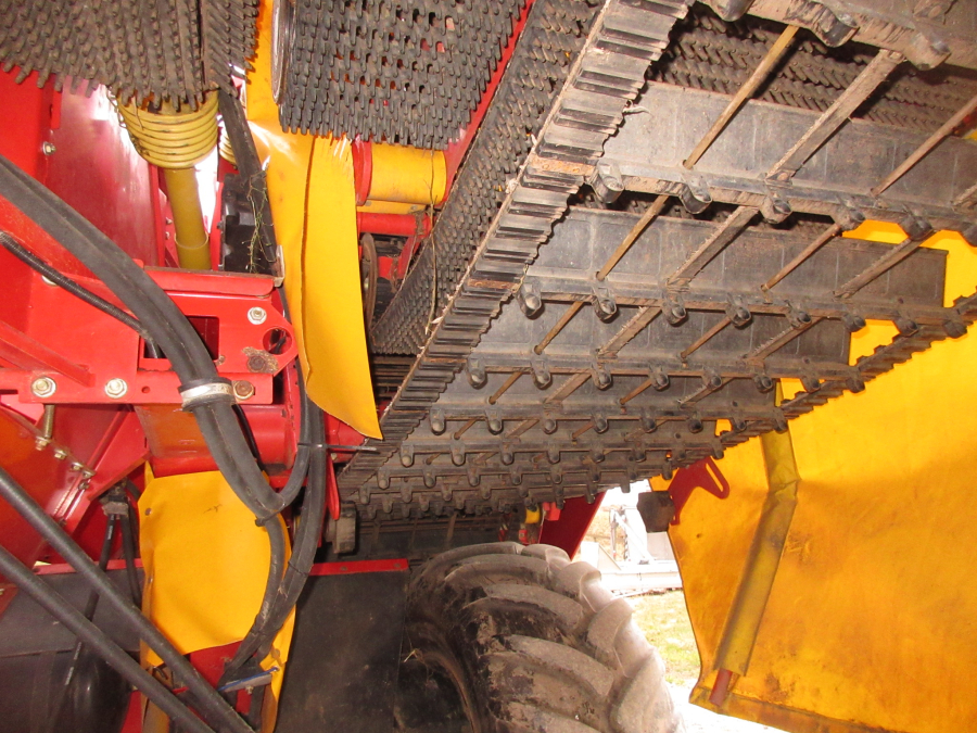 5798 Grimme SE140 potato harvester