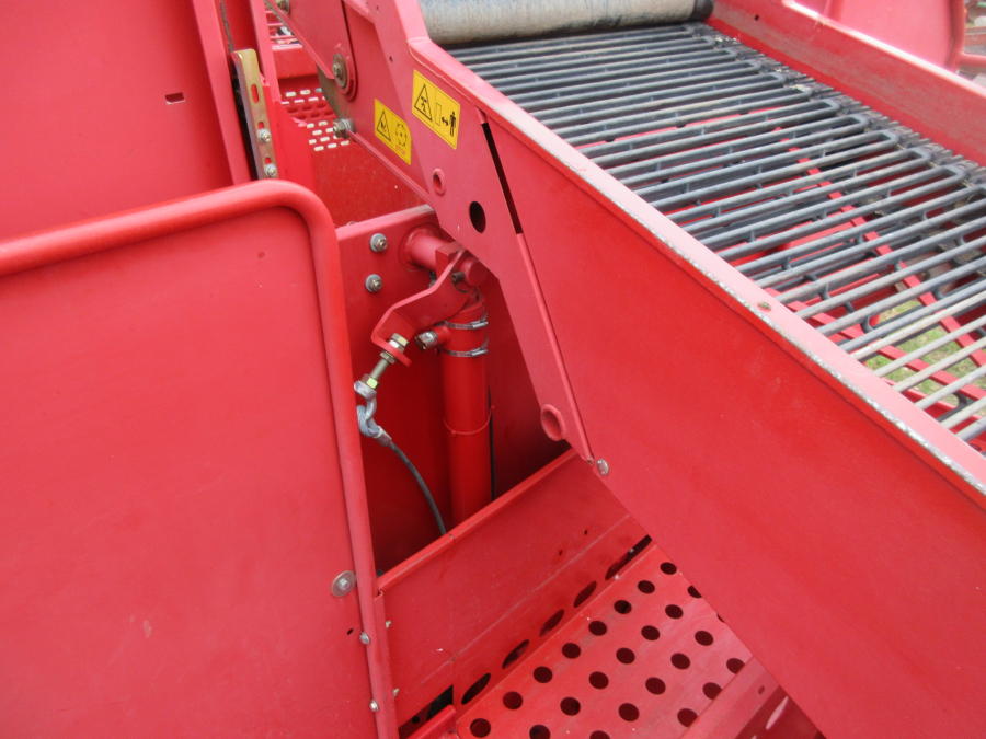 5798 Grimme SE140 potato harvester