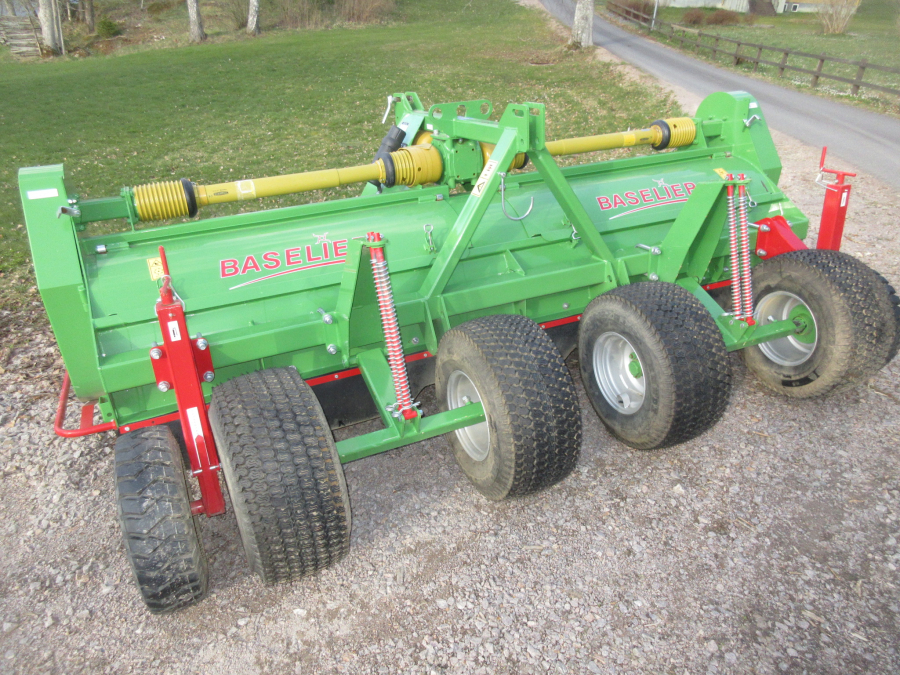 5801 Baselier haulmtopper 4 row