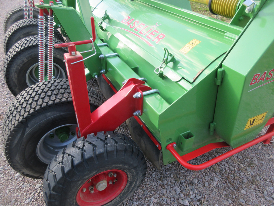 5801 Baselier haulmtopper 4 row