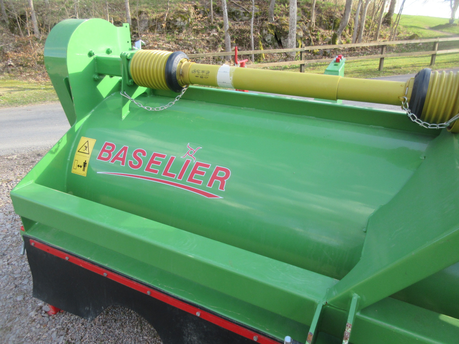 5801 Baselier haulmtopper 4 row